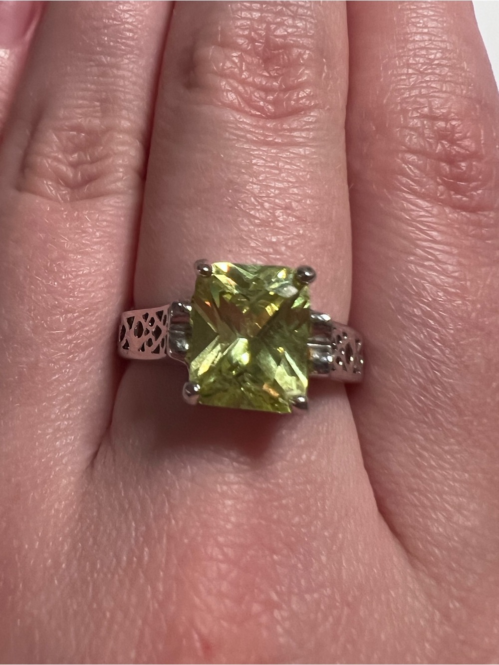 925 Sterling Silver Peridot? Yellow Green Cocktail Ring Size 7